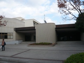 基礎教育棟.入り口1