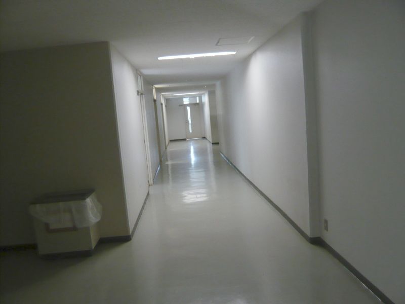 2-廊下．南側（事務局前）