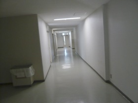 2-廊下．南側（事務局前）